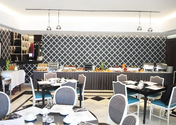 Monarque Sultán Apartahotel